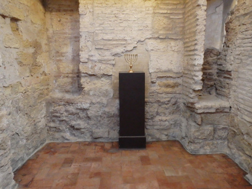Synagogue (Esp: Synagoga). Synagogue (Esp: Synagoga).